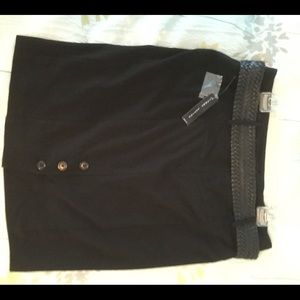 Women’s New Larry Levine black skirt